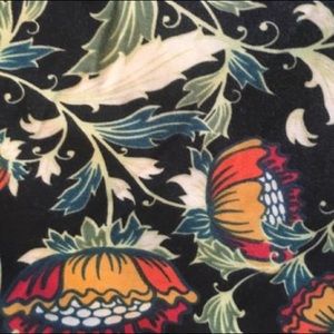 LuLaRoe Tall & Curvy Leggings